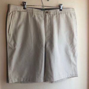 NWT Seapointe athletic/casual shorts cream 40